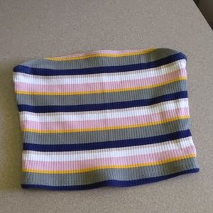 A cute tube top from Hollister! Worn twice.